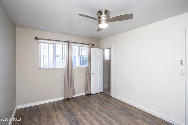 Building Photo - 3609 N Navajo Trail