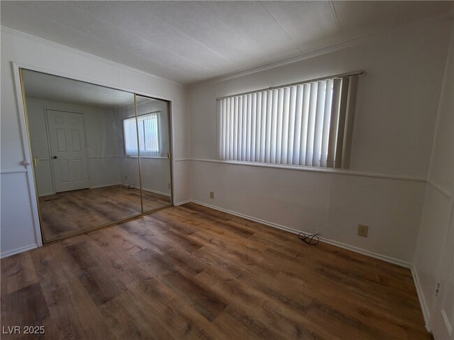 Building Photo - 981 W Shady Ln