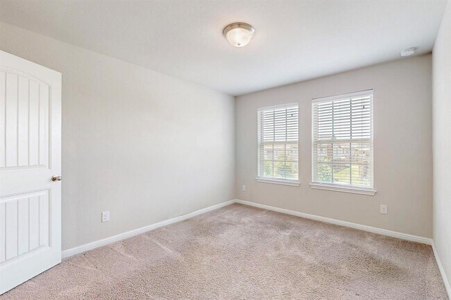 Building Photo - 2908 Harvester Ln
