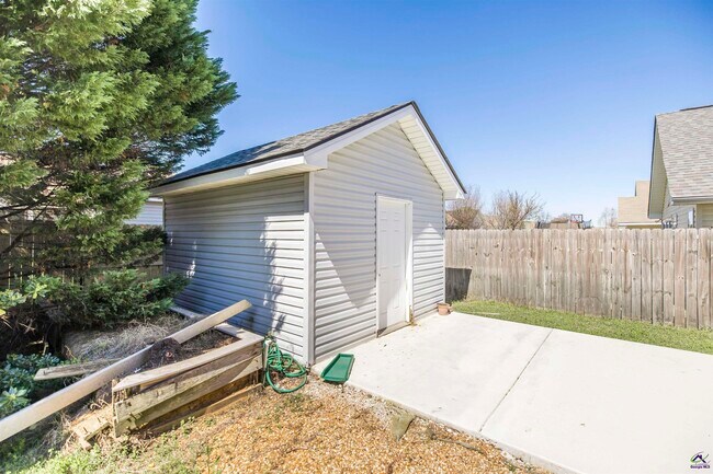 Building Photo - 309 Deerfield Cir