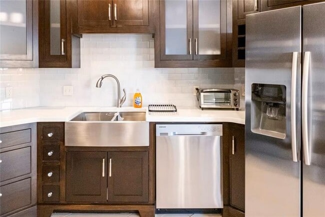 Building Photo - 212 SE A St