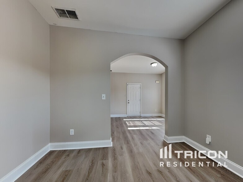 Building Photo - 4556 Bellemeade Dr