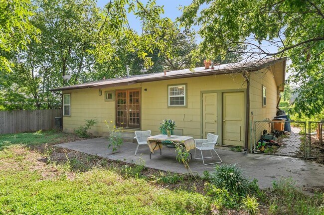 Building Photo - 8201 Lazy Ln