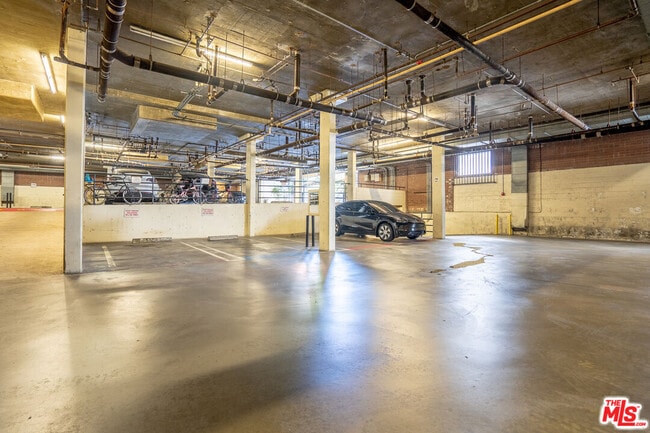 Building Photo - 4477 Wilshire Blvd