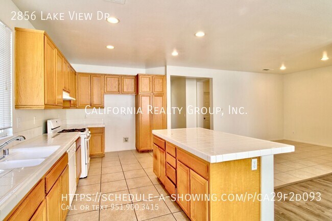 Building Photo - 2856 Lake View Dr