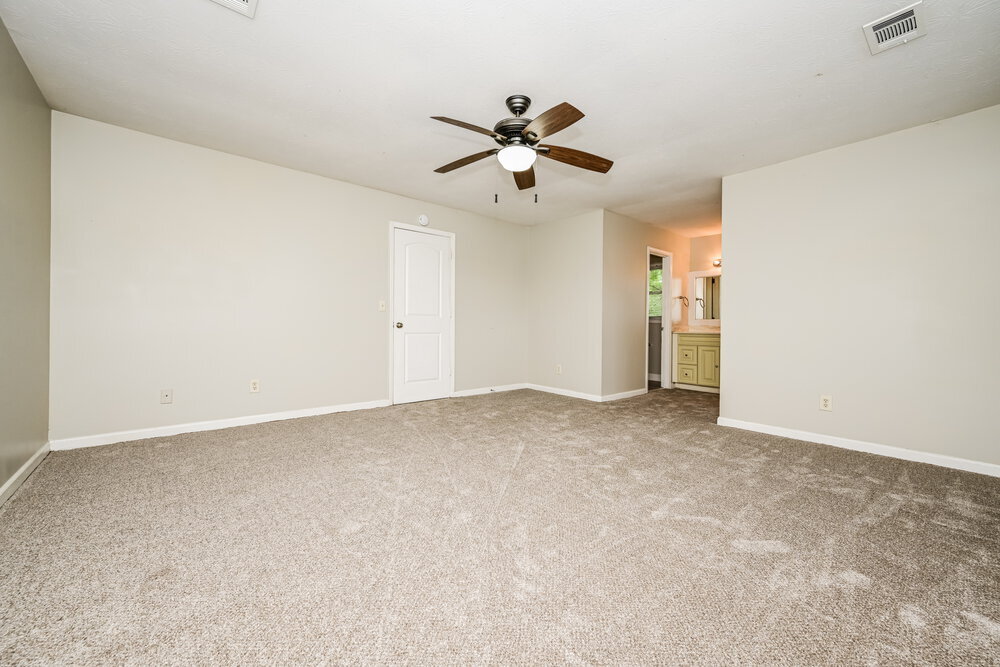 Building Photo - 564 Clubhouse Dr SE