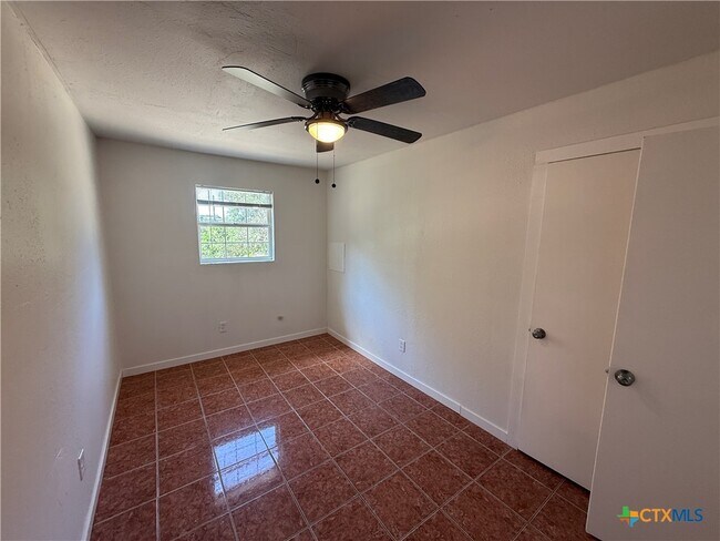 Building Photo - 560 Wickford Way