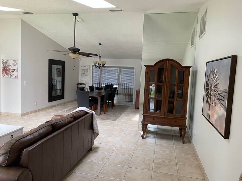 Building Photo - 1035 Anclote Dr