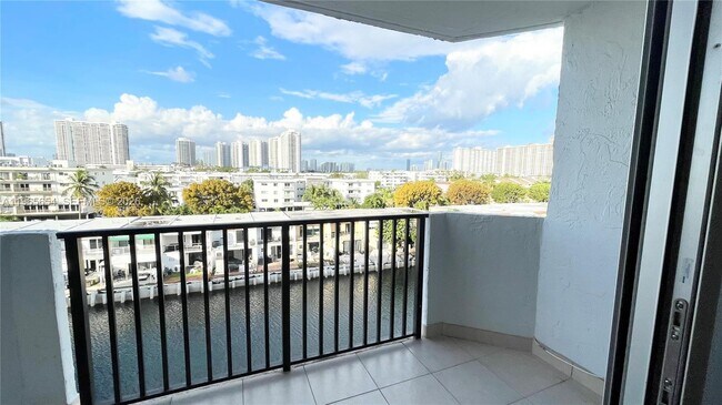 Building Photo - 3703 NE 166th St