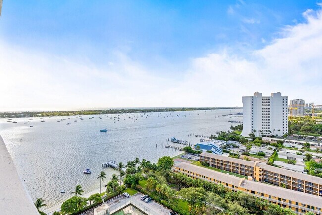 Building Photo - 5600 N Flagler Dr