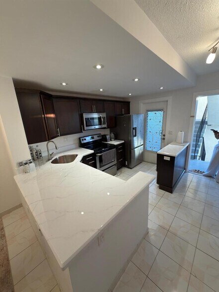 Building Photo - 450 Paradise Isle Blvd