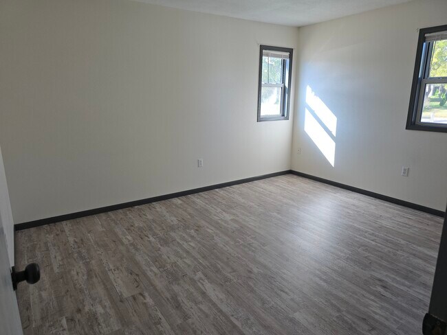 Building Photo - 2802 Maralane Ave