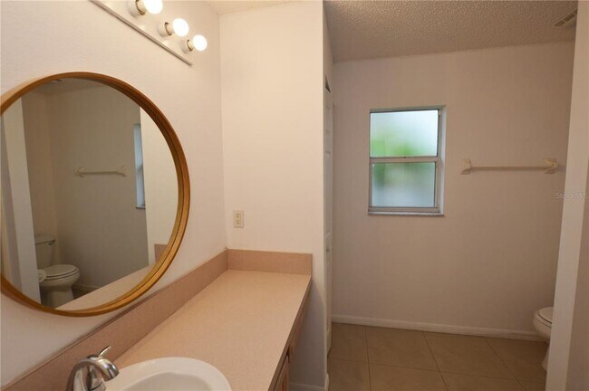 Building Photo - 18 Pittwick Ln