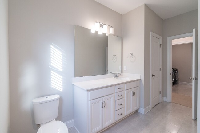 Building Photo - Spacious & Elegant 4 Bedroom Home in Fort ...