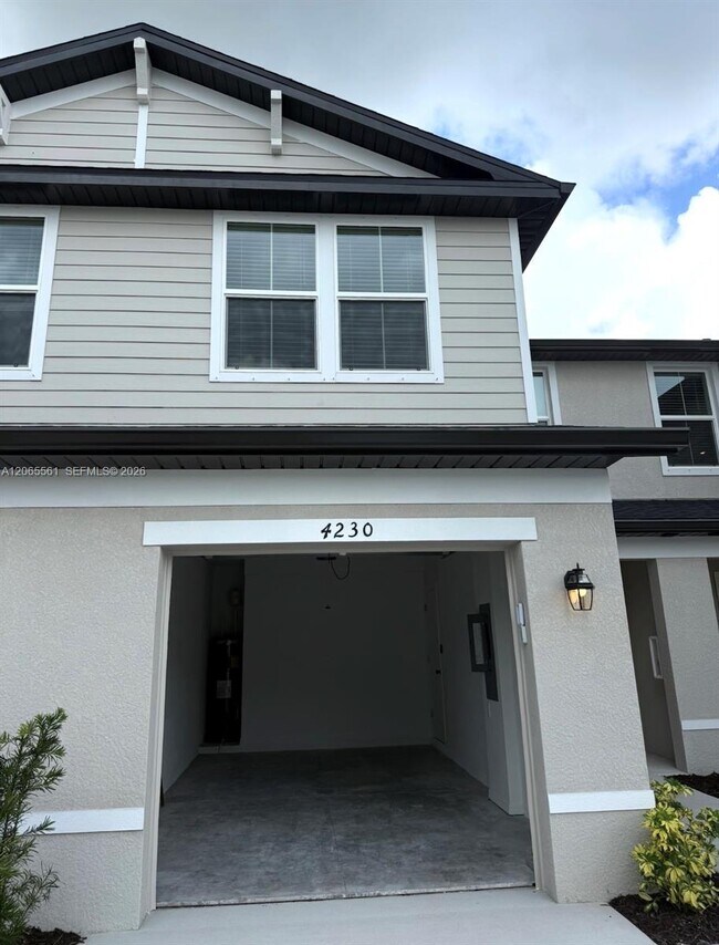 Building Photo - 4230 Catalina Dr