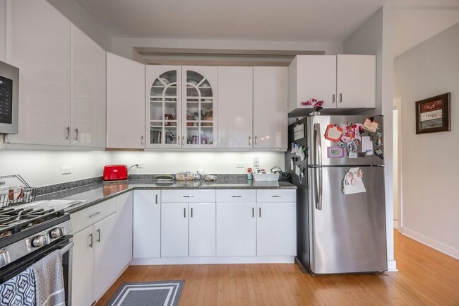 Building Photo - 1723 N Wood St