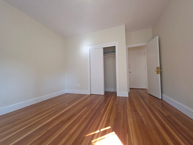 Building Photo - 40 Lancaster Terrace