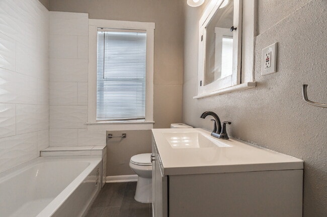 Building Photo - 206 Hoover Ave