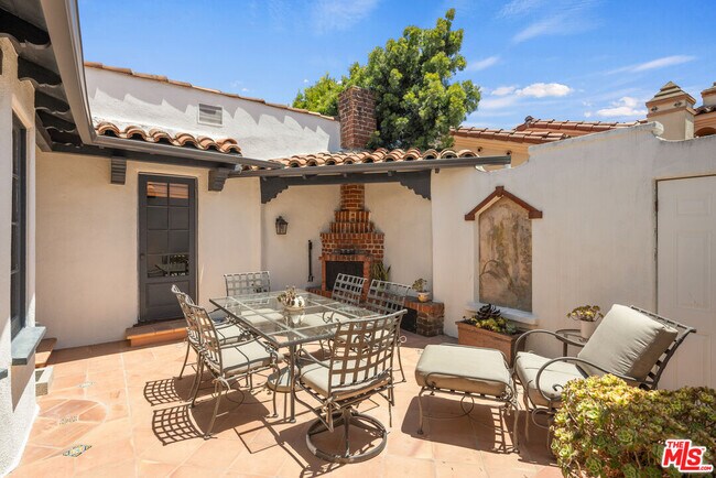 Building Photo - 1116 S La Jolla Ave