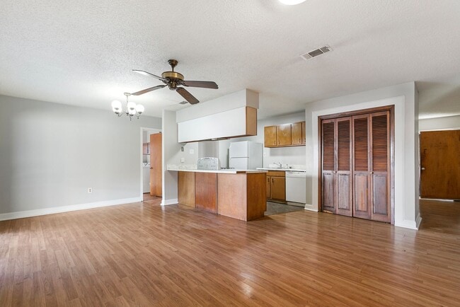 Building Photo - Beautiful 3-Bed, 2-Bath Home in Marrero – Move-In Ready & Full of Charm!