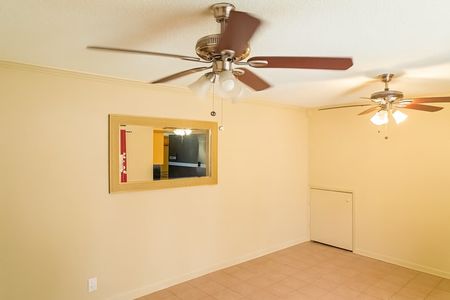 Building Photo - Harligen #5