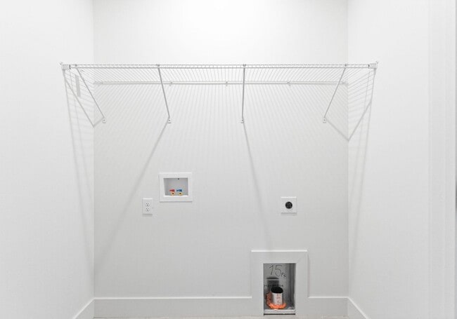 Building Photo - 2417 Pruitt St