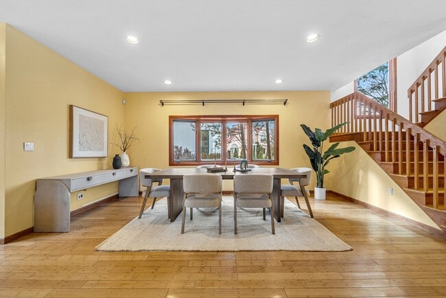 Building Photo - 16 Carthay Cir