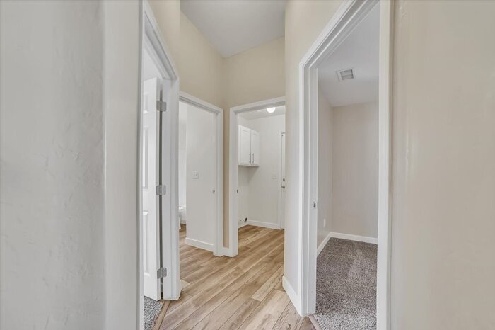 Building Photo - 403 S Kingston Ct