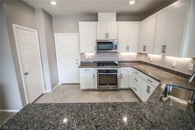 Building Photo - 1417 Overseer Ave