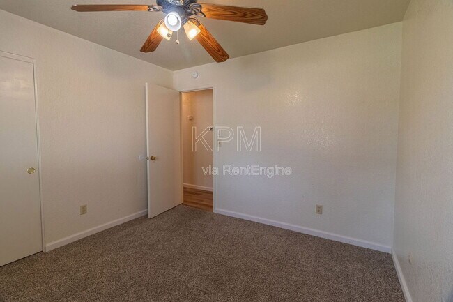 Building Photo - 9717 Treetop Dr