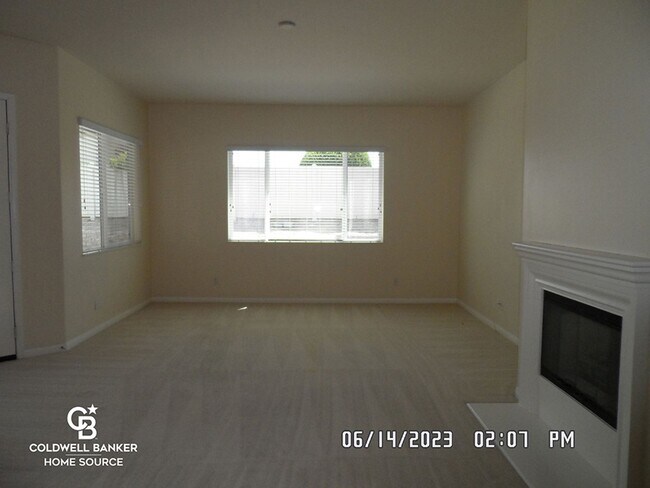 Building Photo - Sun City 55+ Gated Community, Golf Course, Clubhouse, 2 Bedroom, 2.5 Bathrooms, 2.5 Car Garage, 2...