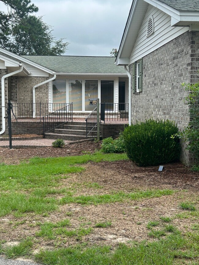 Building Photo - 4560 Smith Rd