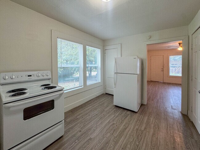 Building Photo - 609 Amarillo St