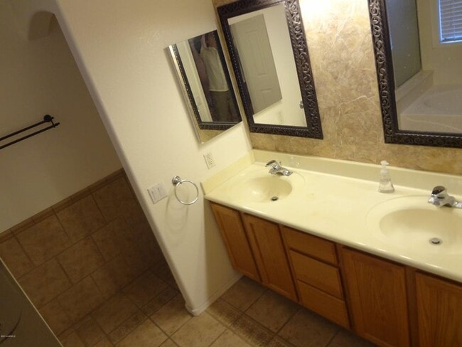 Building Photo - Ocotillo Lakes Upcoming Unit!