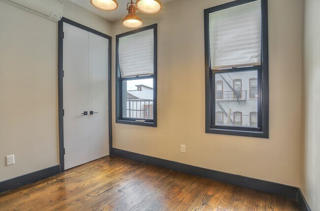 Building Photo - 43 Thorne St