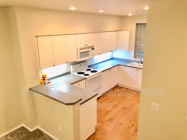 Building Photo - 16125 Juanita Woodinville Way NE