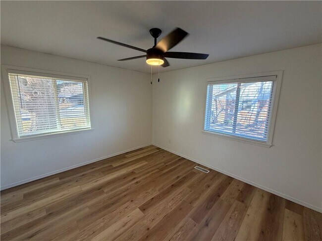 Building Photo - 2854 N Loxley Ave