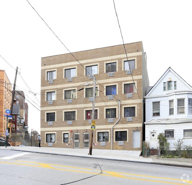 166 W Kingsbridge Rd 166 W Kingsbridge Rd Bronx NY 10463 Apartment