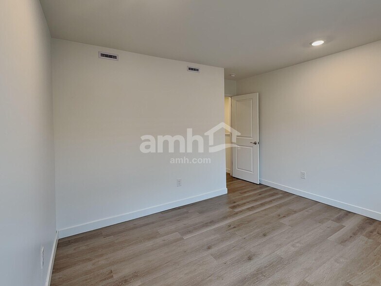 Building Photo - 6287 W Paseo Vito