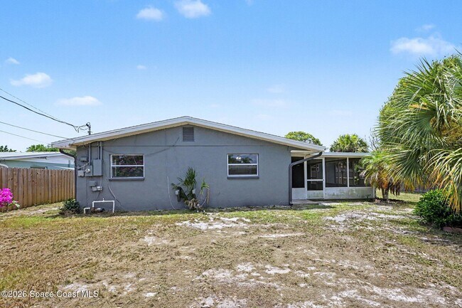 Building Photo - 2292 Lakeview Dr