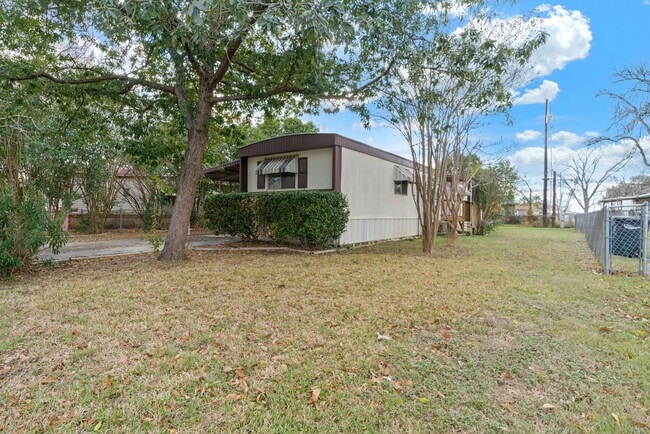 Building Photo - 2 Bedroom/1 Bathroom Home in the Green Valley Estates Subdivision!