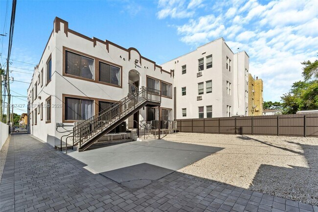 Building Photo - 1144 SW 4th St