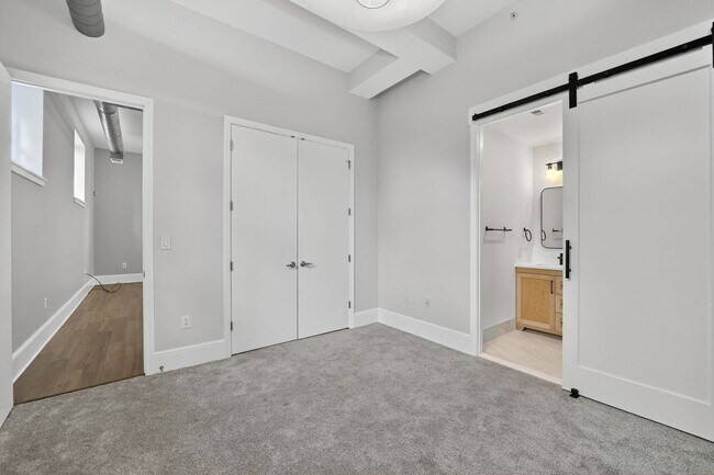 Building Photo - Available Now! 2 Bed // 2 Bath in Bloomingdale / Ledroit Park with Parking!