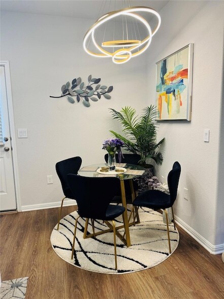 Building Photo - 349 Rend Dr