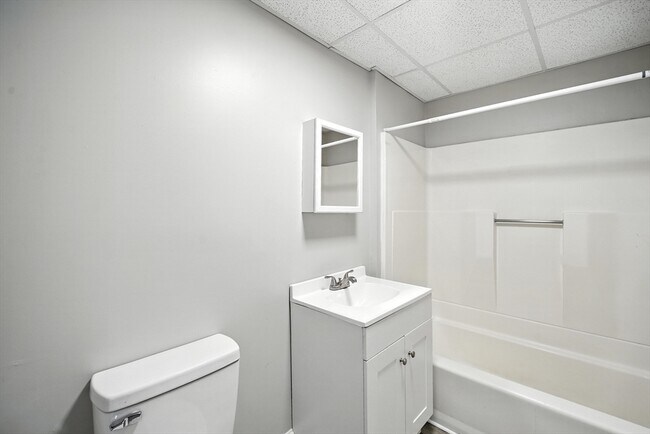 Building Photo - 1370 Worcester St