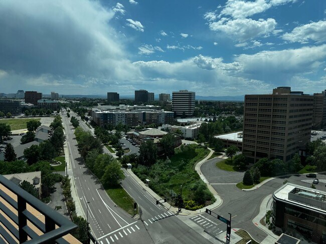 Building Photo - Penterra Plaza Condo with Amazing Panorami...