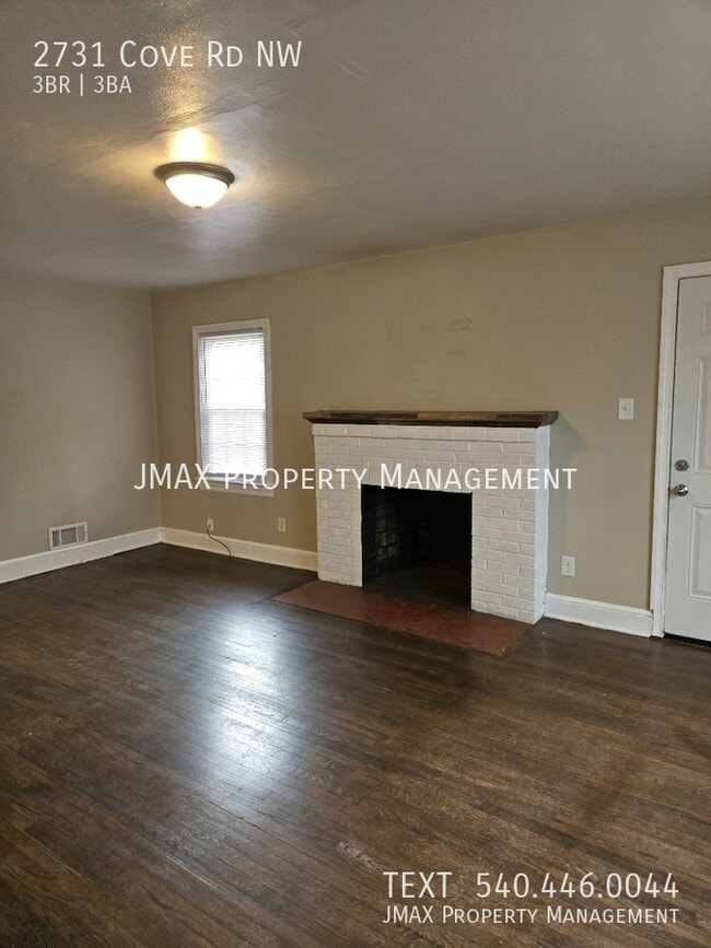 Building Photo - 2731 Cove Rd