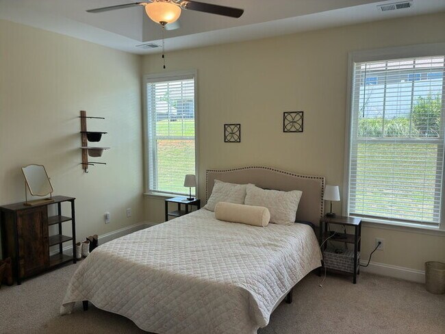 Building Photo - "Charming 3-Bedroom Home with 2 Full Baths in Greenville's Forest Ridge!"