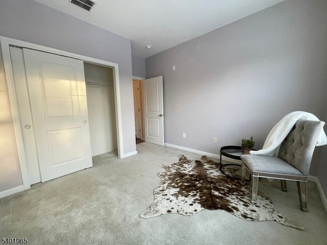 Building Photo - 5 W River Styx Rd