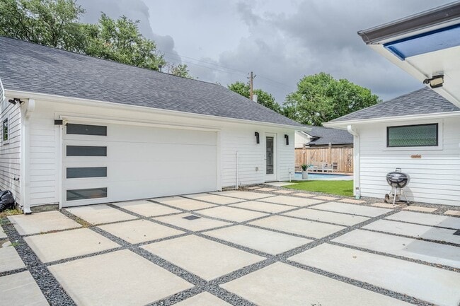 Building Photo - 6518 Kury Ln